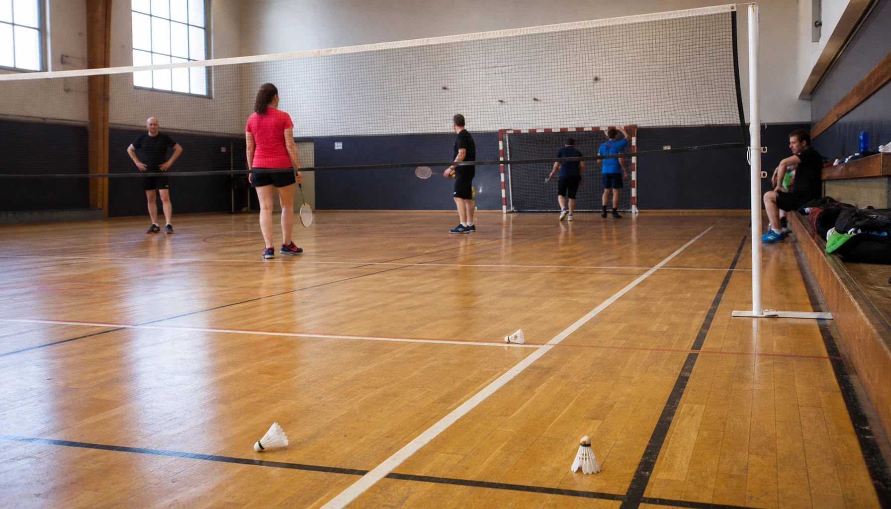 Adhérents pratiquant plusieurs sports dans les installations d’un club omnisports